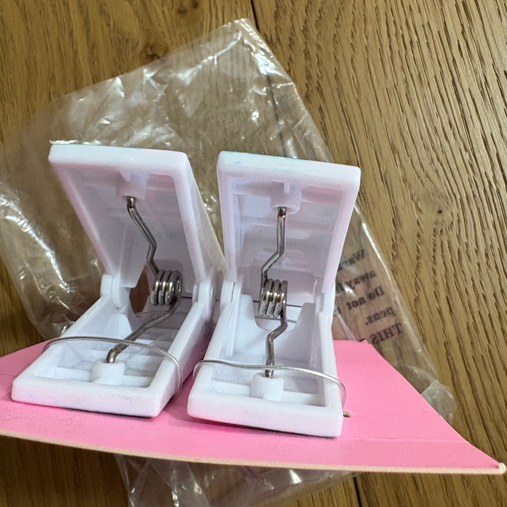 Lilly Pulitzer Vibrant Pink and Green beach towel clips - Picture 3 of 4